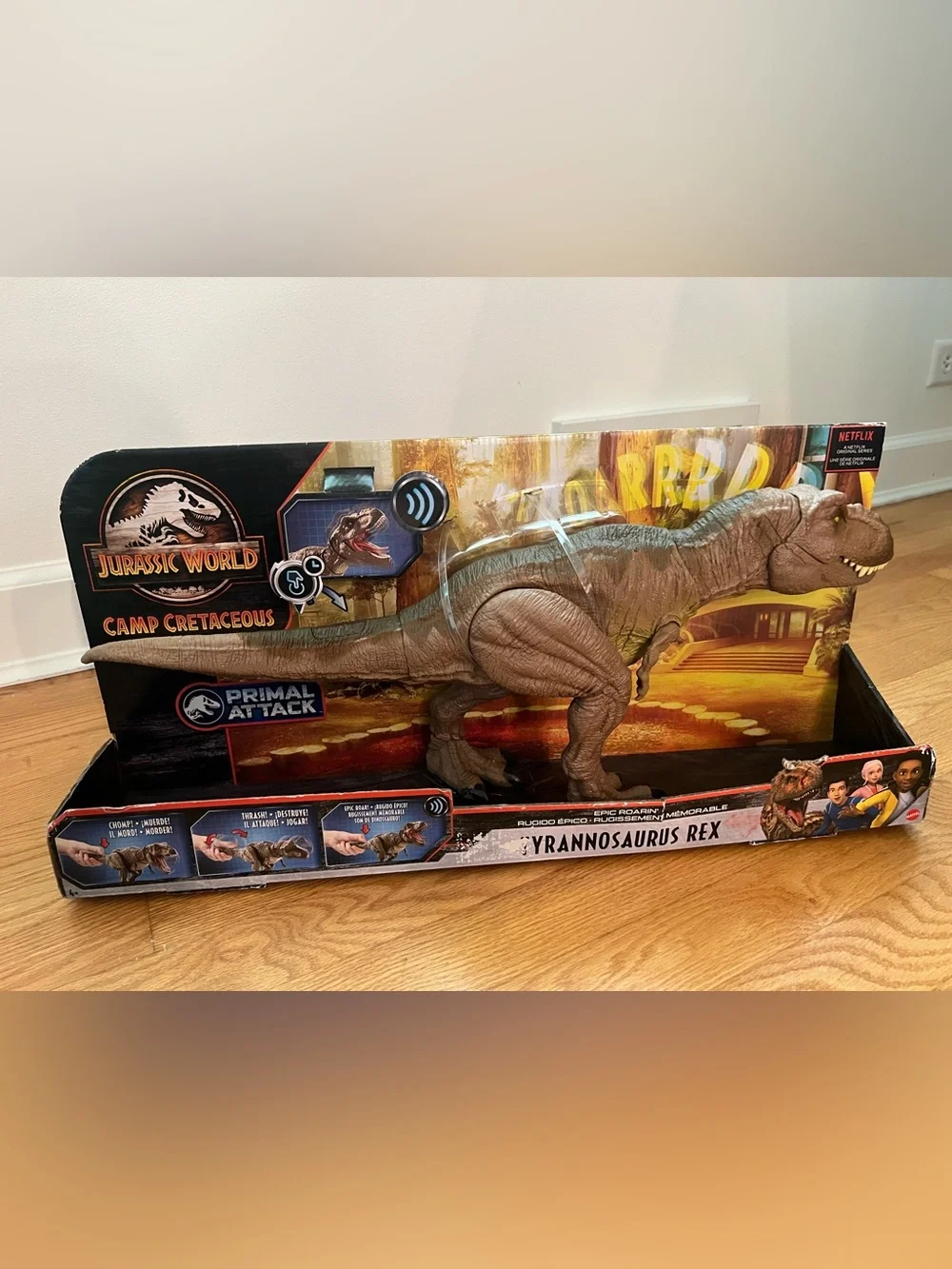 Jurassic World Camp Cretaceous Epic Roarin' Tyrannosaurus Rex dinosaur